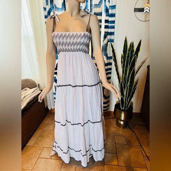 Stradivarius White/Navy Smocked Tiered Maxi Dress Size Large - Picture 2 of 9